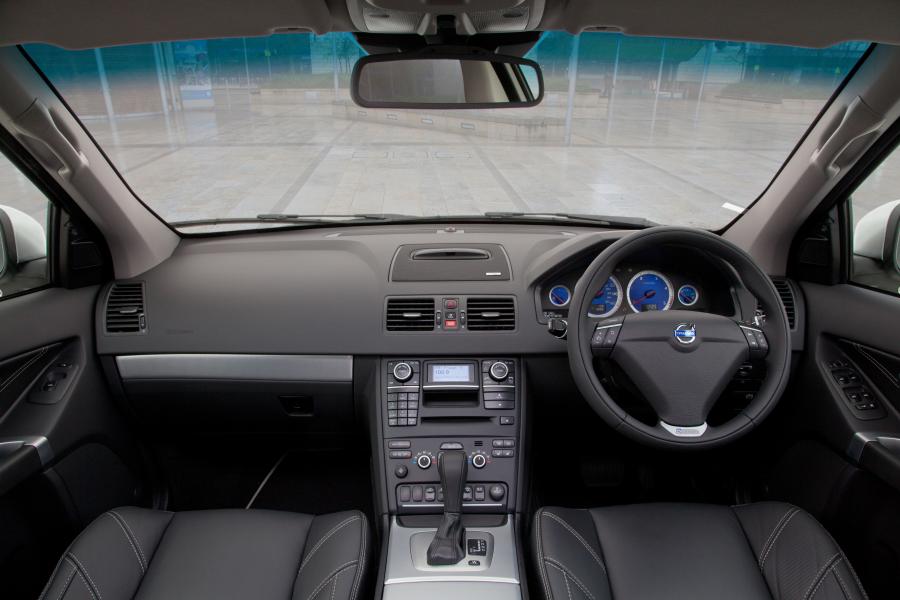  Volvo XC90 R-Design 2012 года  (UK) (фото 15 из 36)